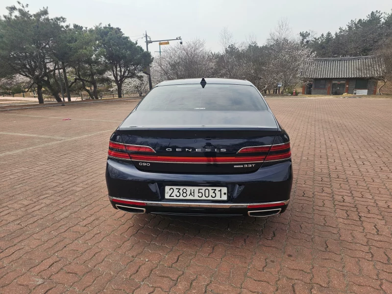 Genesis G90