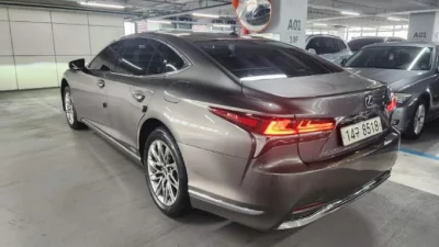 Lexus LS