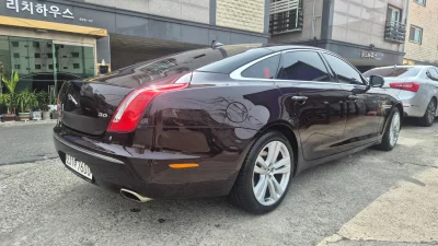 Jaguar XJ