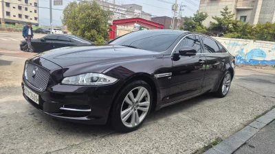 Jaguar XJ