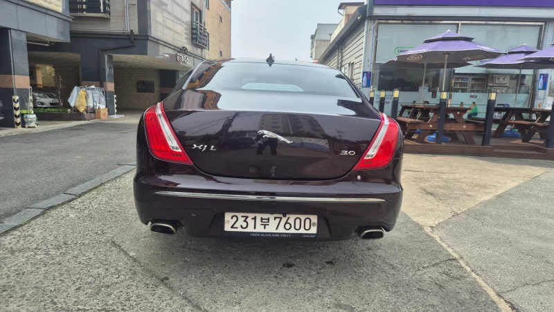 Jaguar XJ