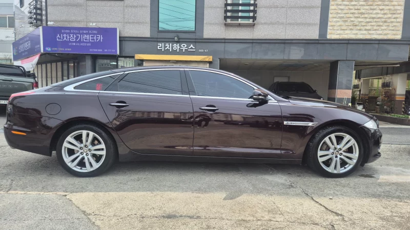 Jaguar XJ