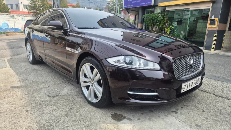 Jaguar XJ