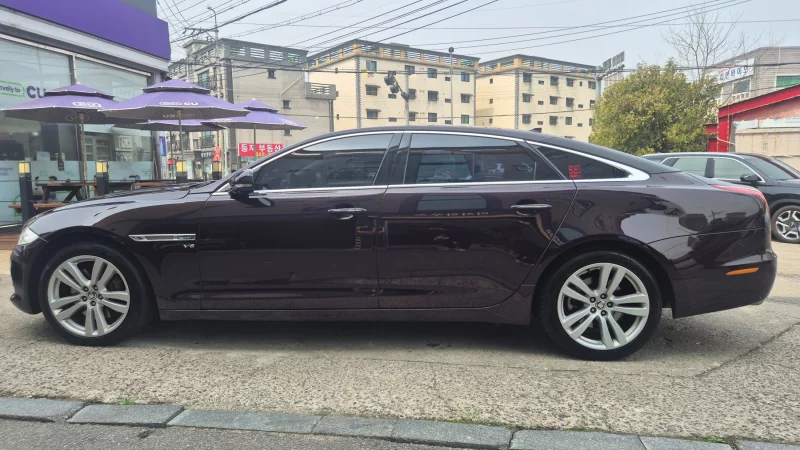 Jaguar XJ
