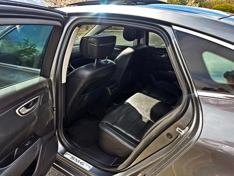 Renault SM6