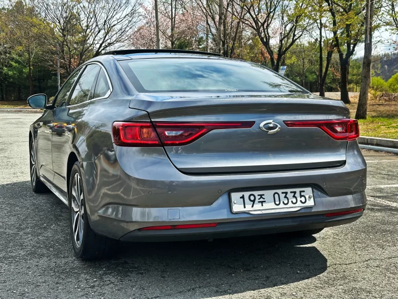 Renault SM6