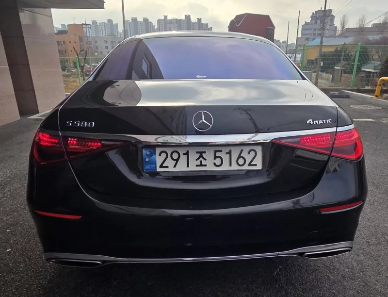 Mercedes-Benz S-Class