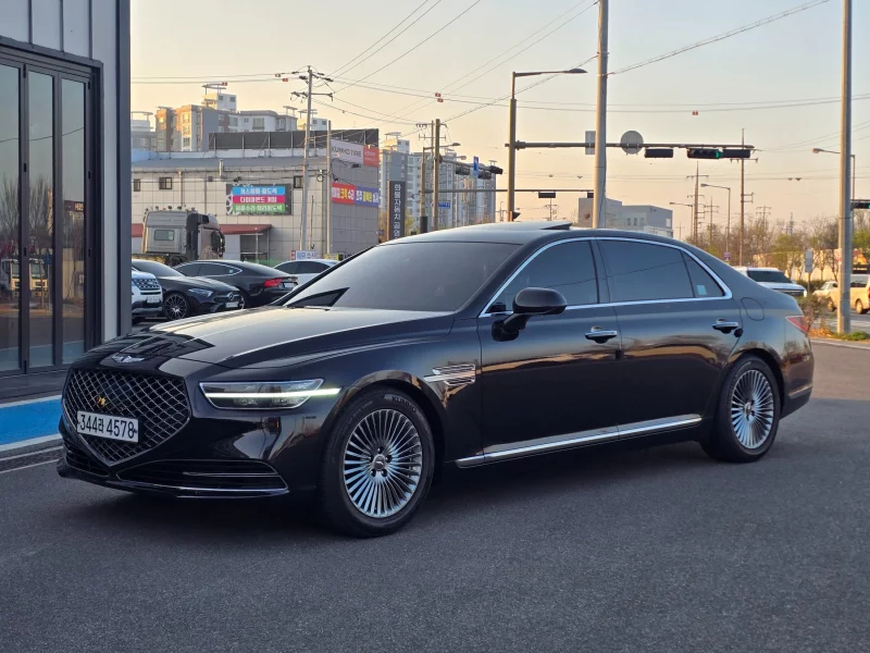 Genesis G90