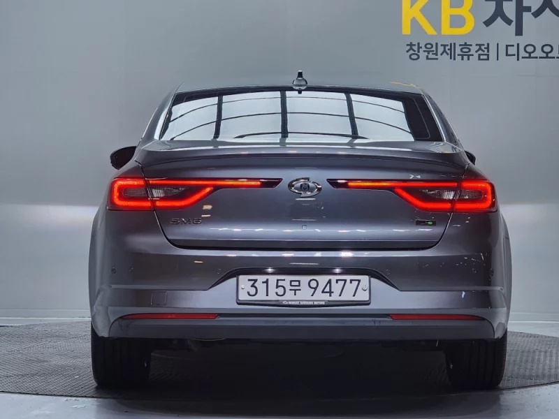 Renault SM6
