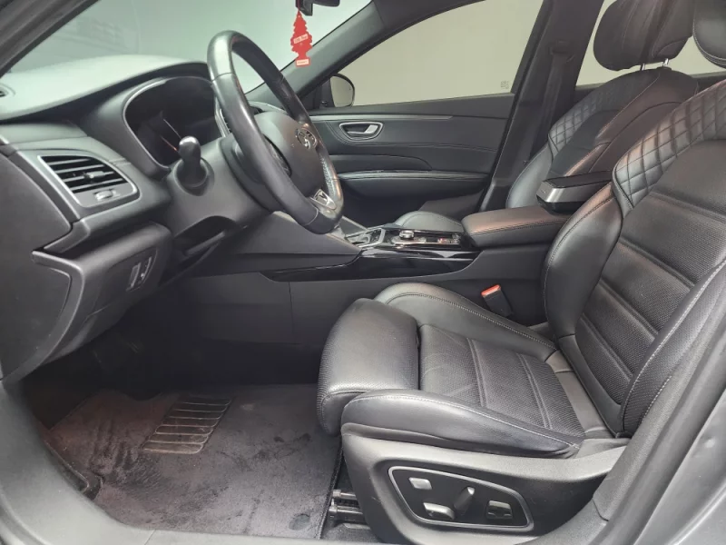 Renault SM6