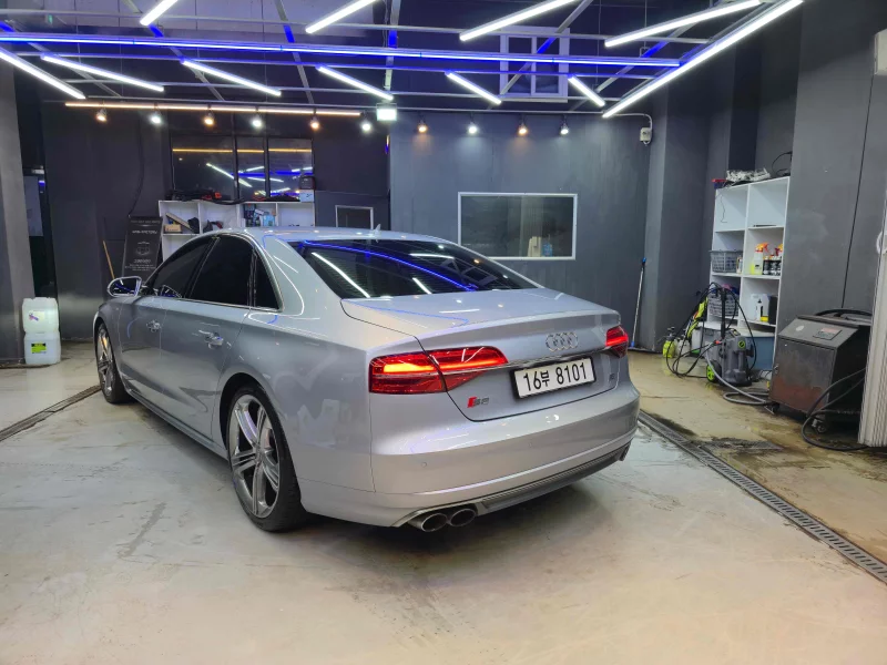 Audi S8
