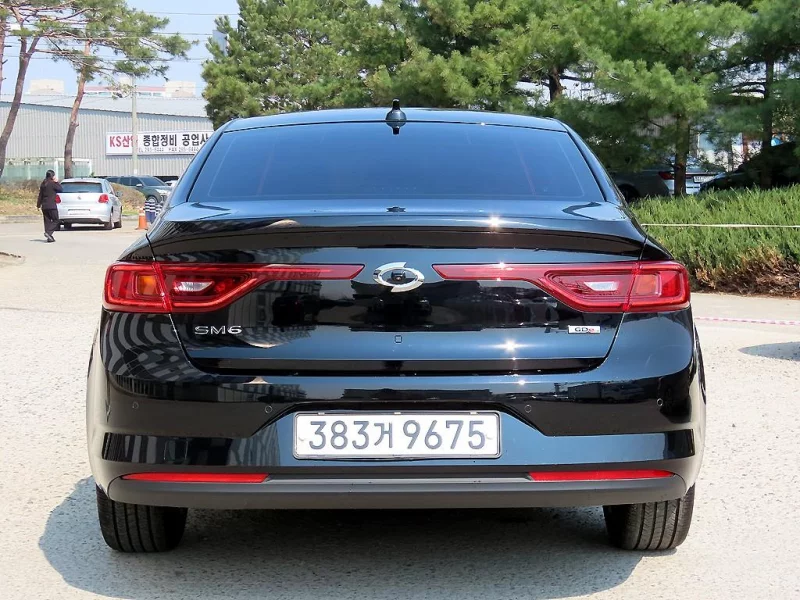 Renault SM6