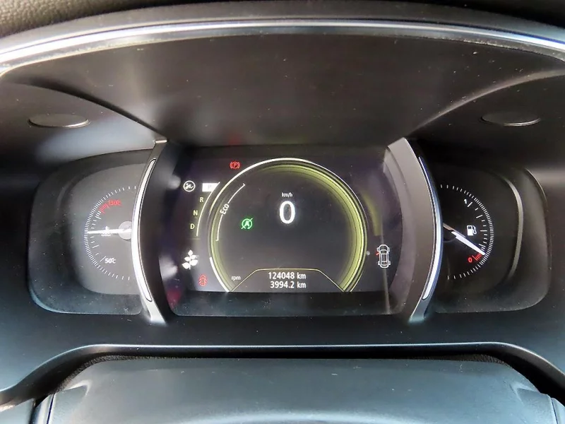 Renault SM6