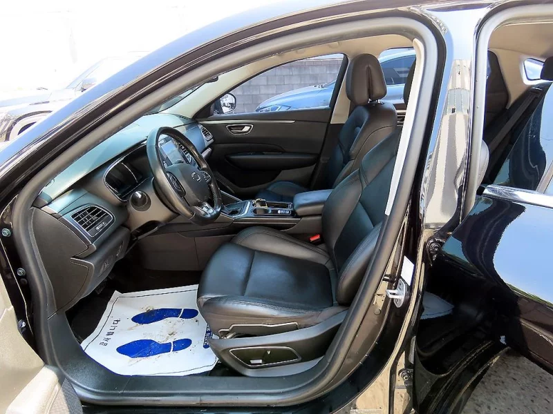 Renault SM6