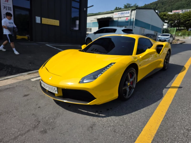 Ferrari 488
