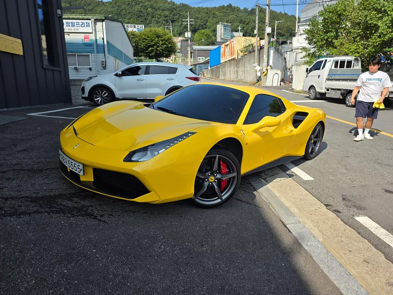 Ferrari 488