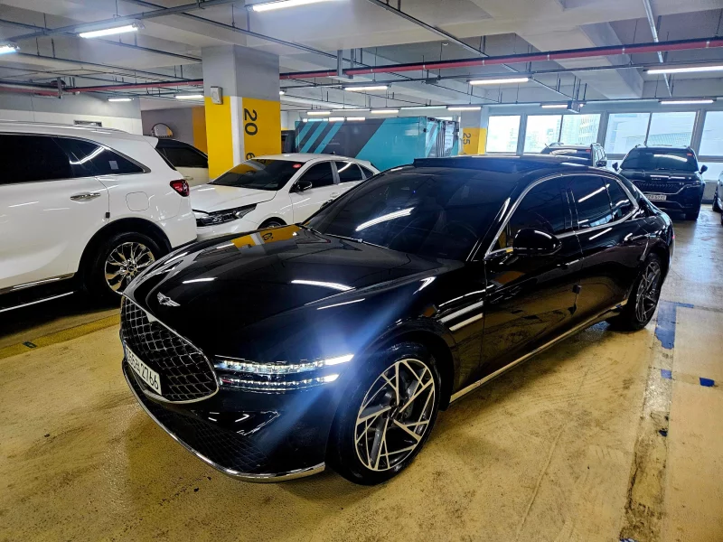 Genesis G90