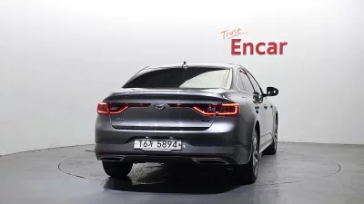 Renault SM6