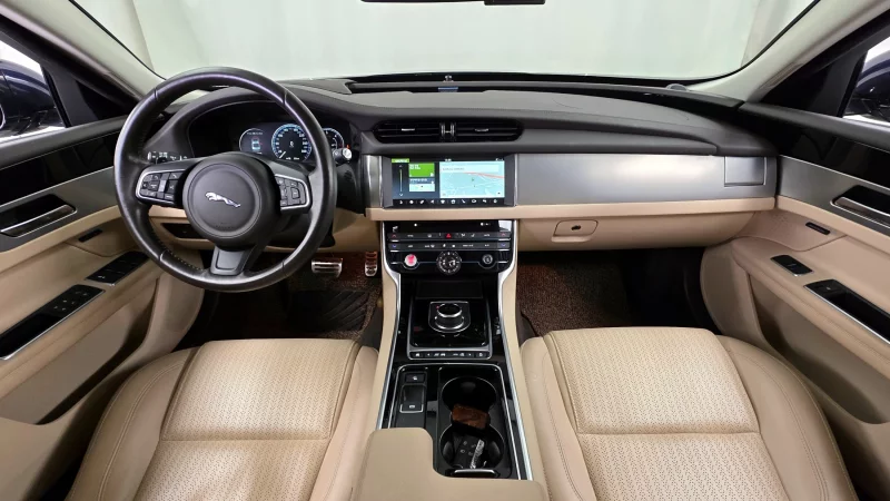 Jaguar XF