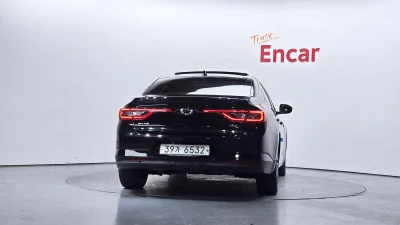 Renault SM6
