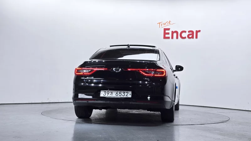 Renault SM6
