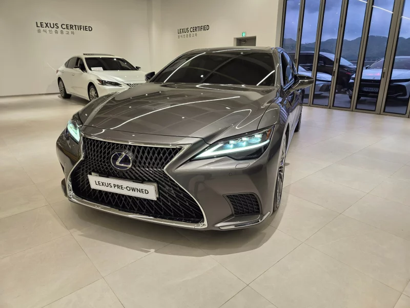 Lexus LS