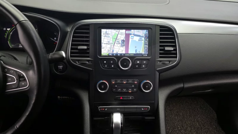 Renault SM6