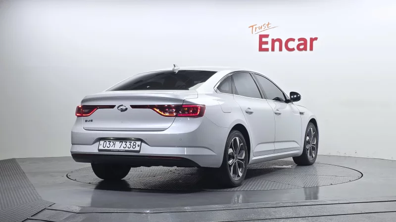 Renault SM6