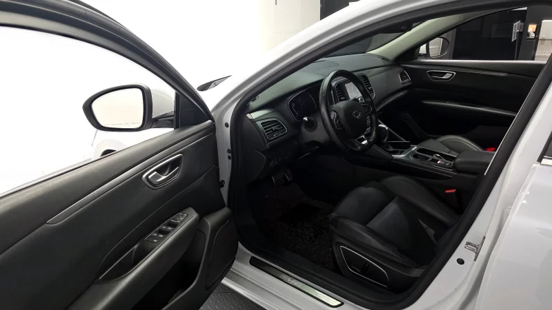 Renault SM6