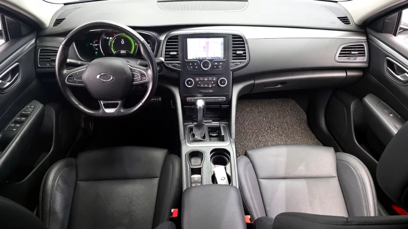 Renault SM6