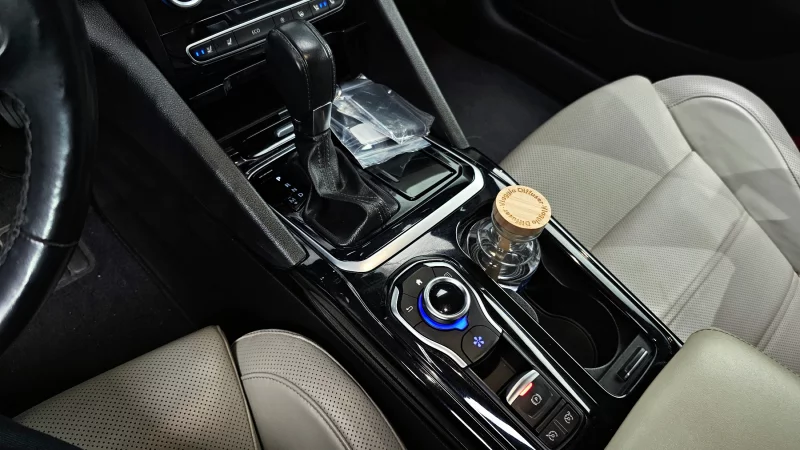 Renault SM6
