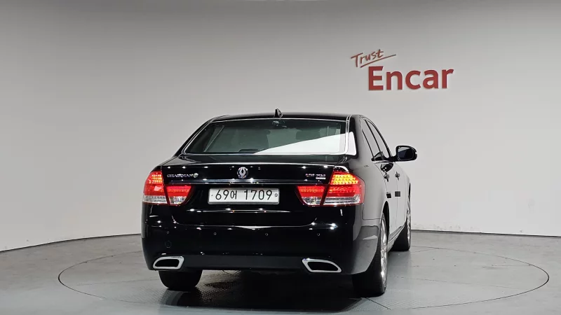 SsangYong Chairman W