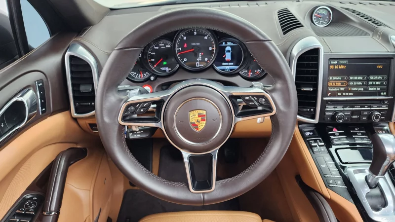 Porsche CAYENNE