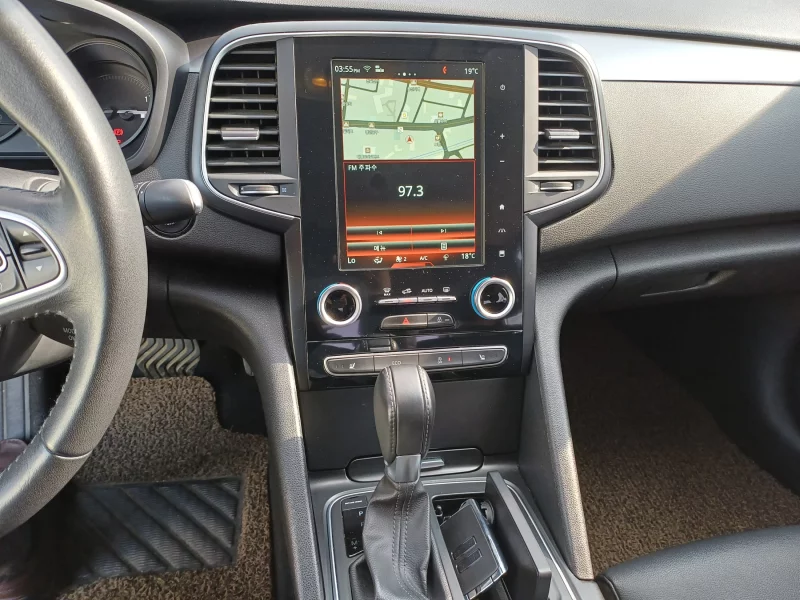 Renault SM6