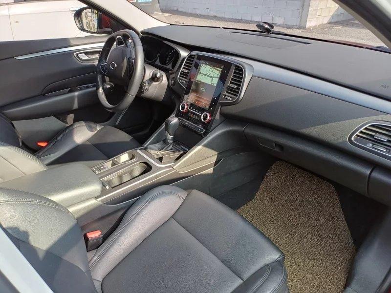 Renault SM6