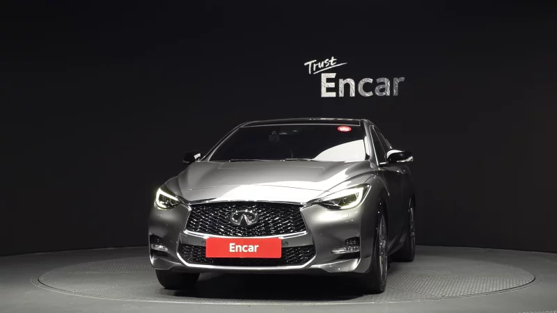 Infiniti Q30