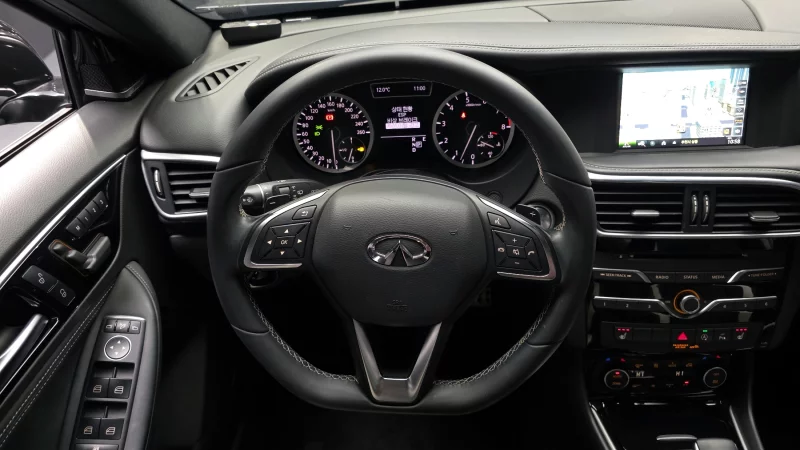 Infiniti Q30