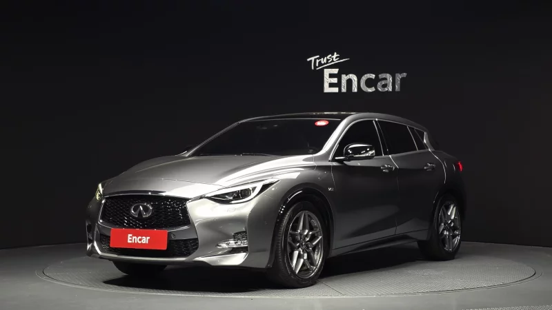 Infiniti Q30