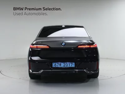 BMW i7