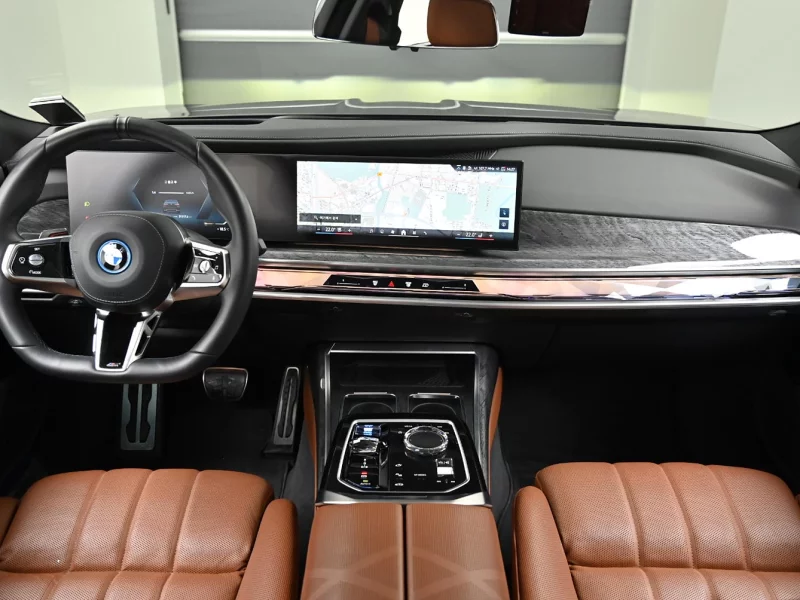 BMW i7