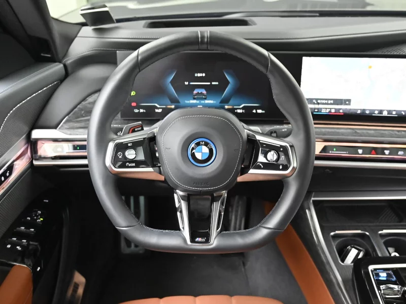 BMW i7