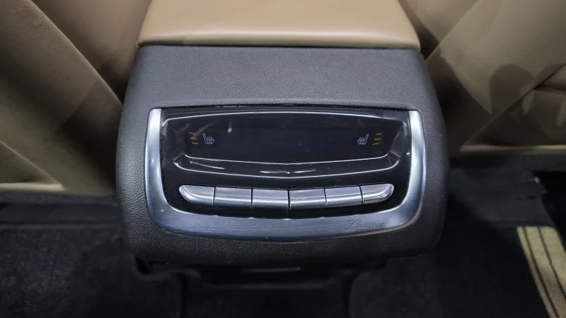 Cadillac XT6
