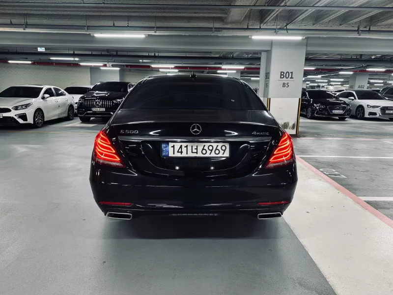 Mercedes-Benz S-Class