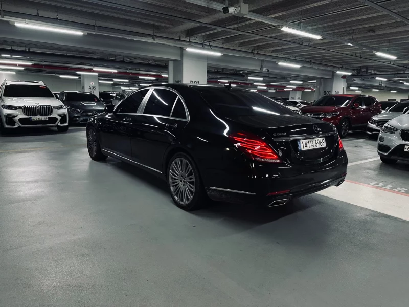 Mercedes-Benz S-Class