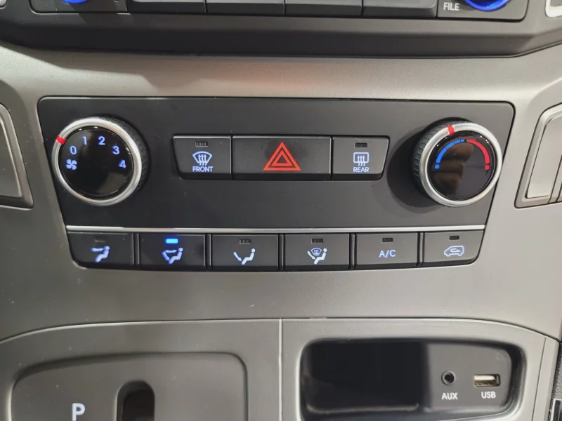 Hyundai Grand Starex