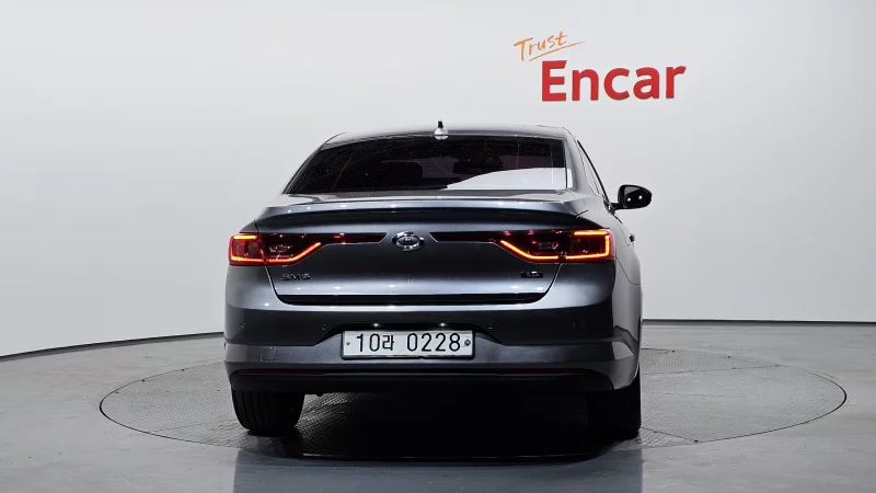 Renault SM6