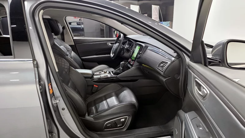 Renault SM6