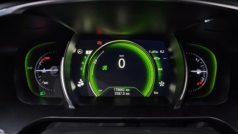Renault SM6