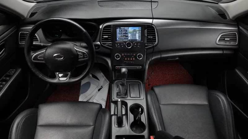 Renault SM6