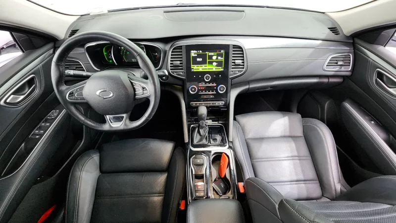 Renault SM6